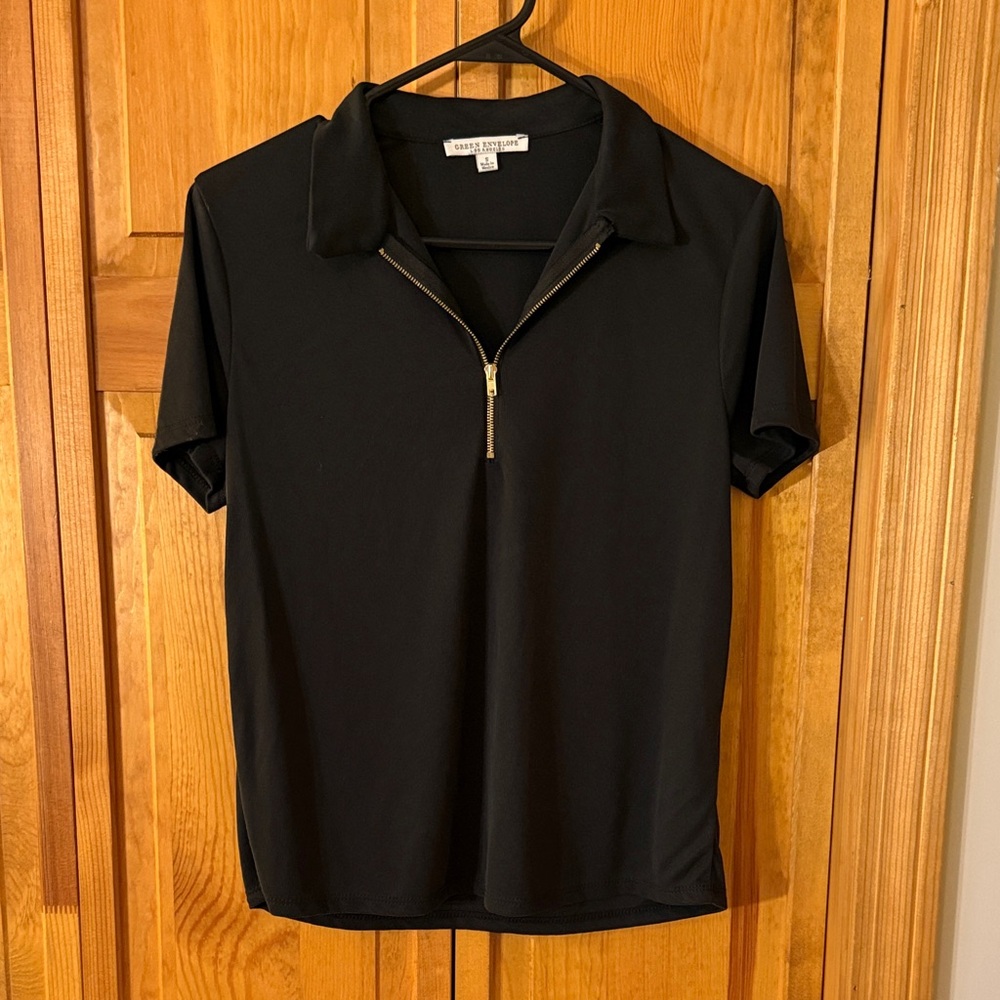 Green Envelope Black Short Sleeve Top with Zipper